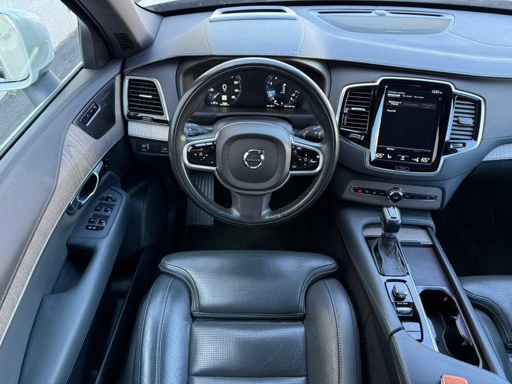Used 2021 Birch Light Metallic Volvo INSCRIPTION image 11