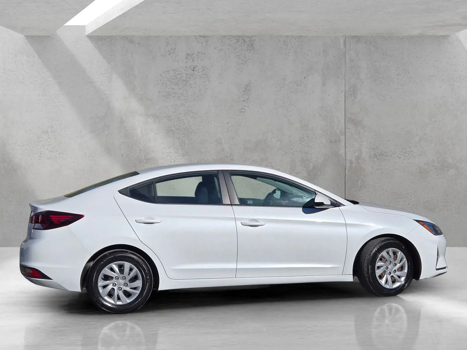 Used 2020  Hyundai SE image 3