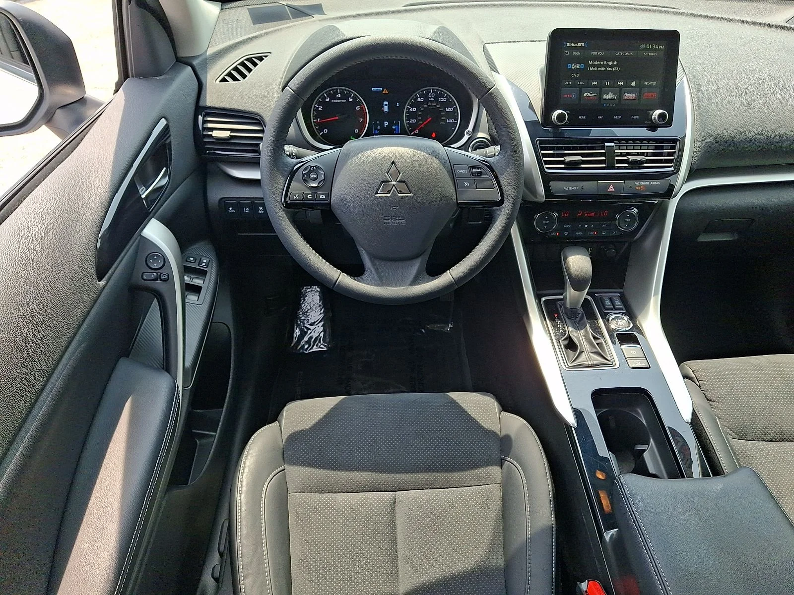 Used 2023 White Mitsubishi SE image 11