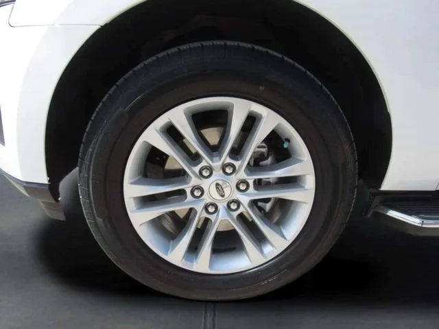 Used 2022 White Metallic Ford XLT image 4