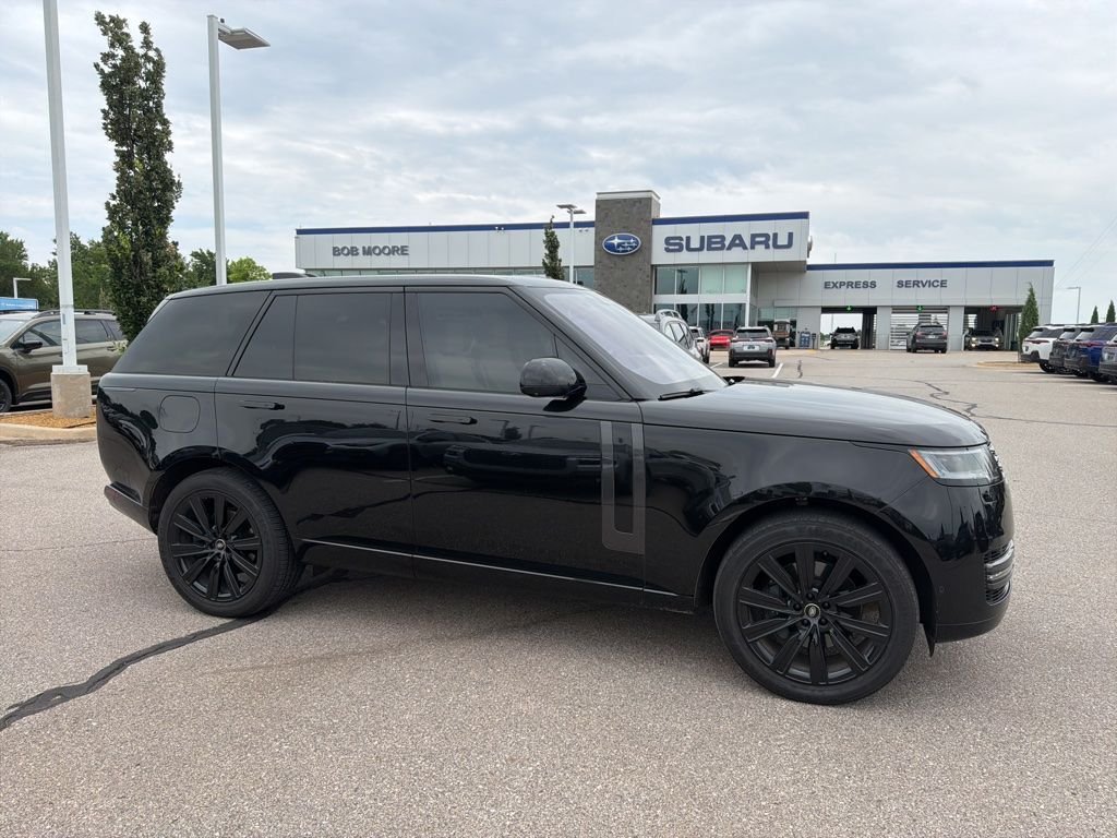 Used 2023 Black Land Rover SE image 1