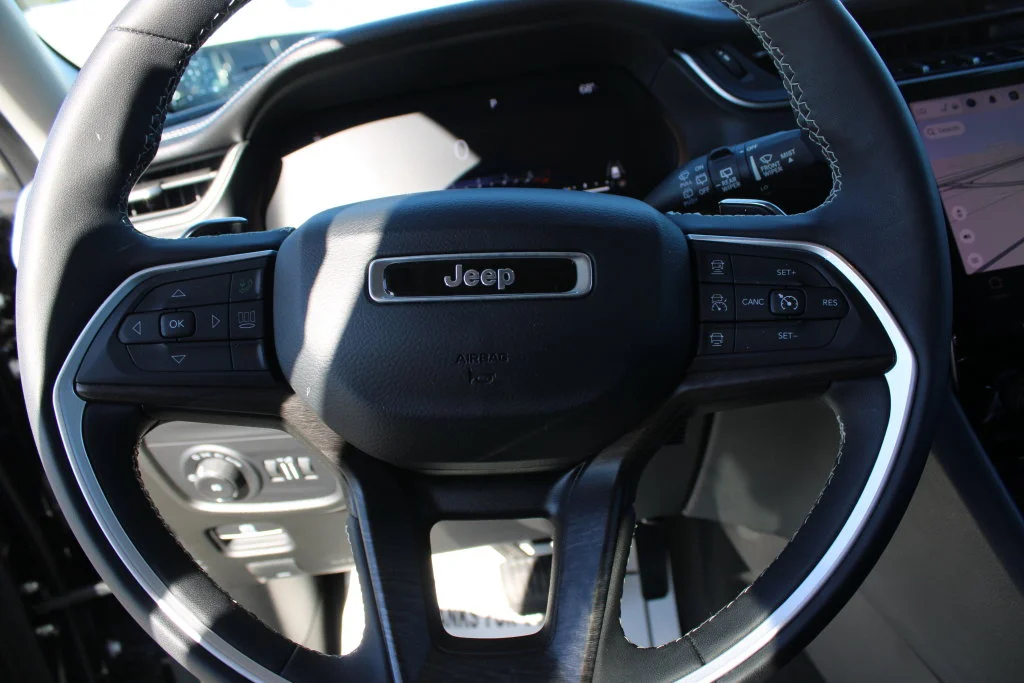 Used 2023 Black Jeep Limited image 29