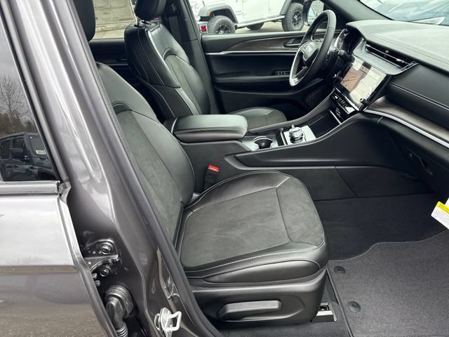 New 2026 Baltic Gray Metallic Clearcoat Jeep Laredo Altitude image 9