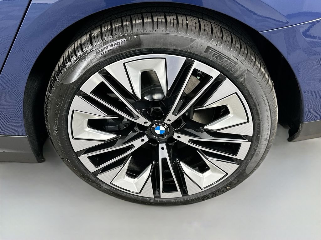 Used 2026 Phytonic Blue Metallic BMW eDrive40 image 23