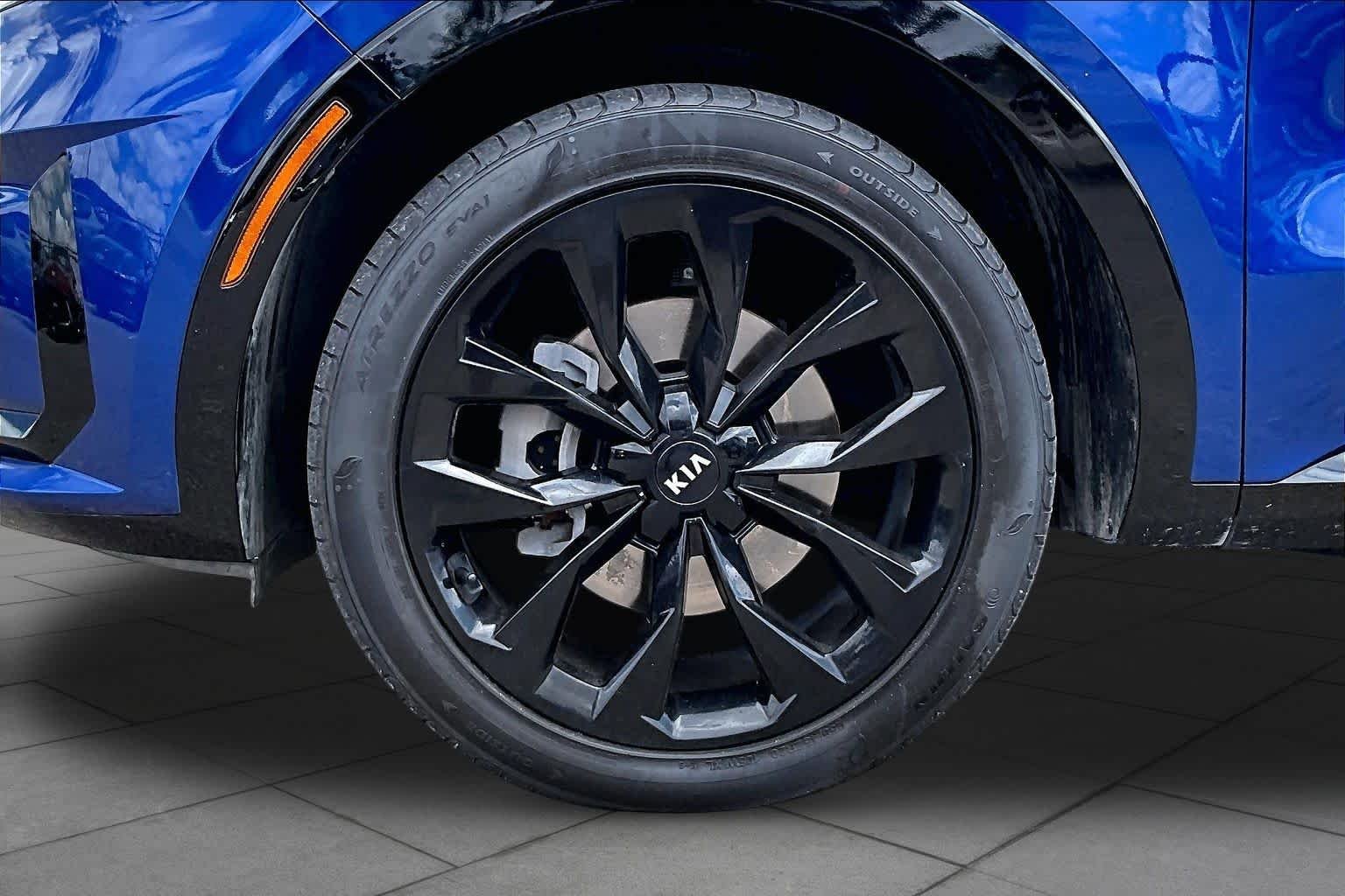 Used 2021 Sapphire Blue Kia SX Prestige image 11