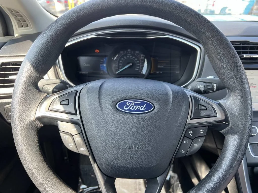Used 2020 Gray Ford SE image 15
