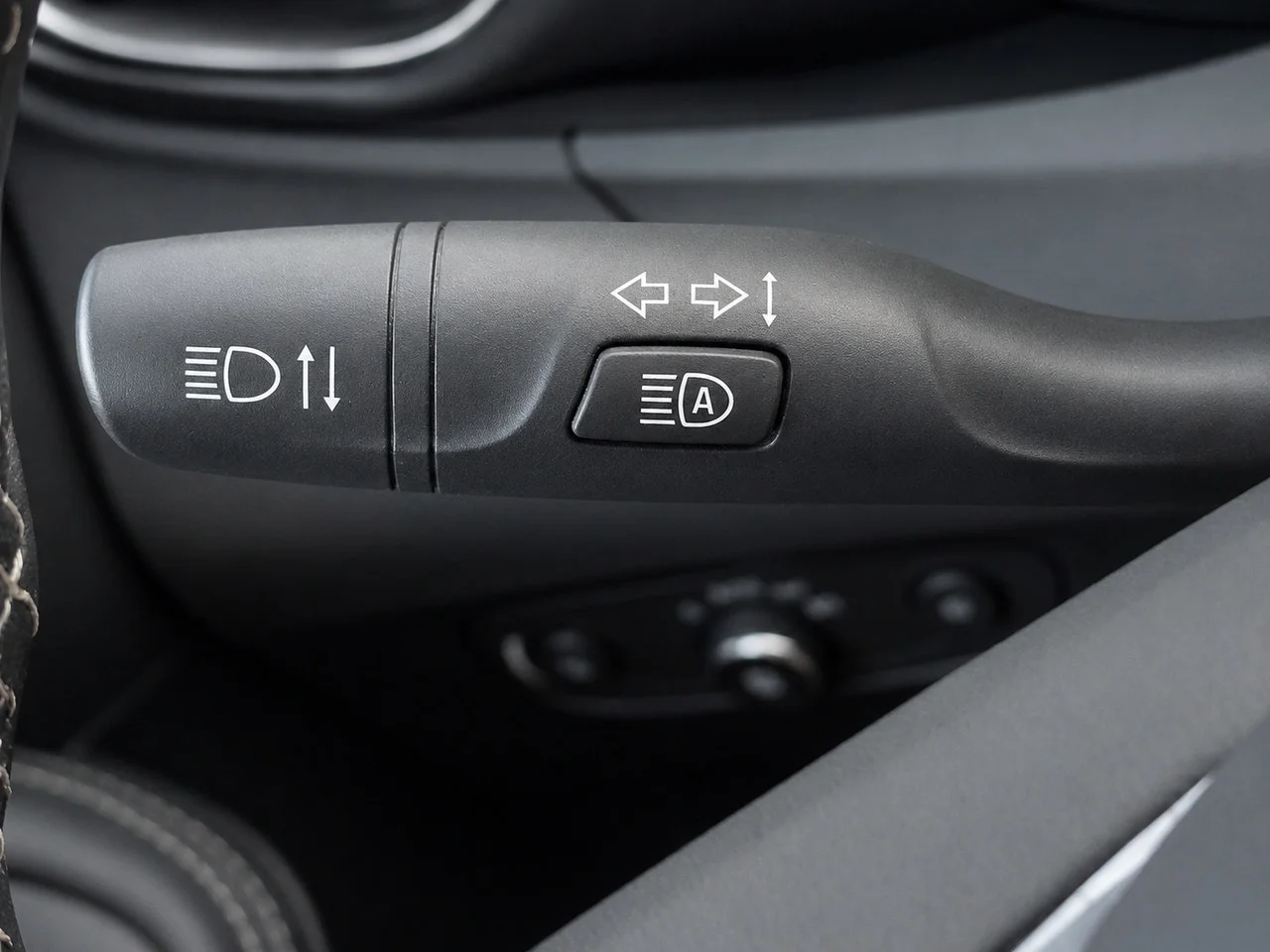 Used 2023 Moonstone Gray Metallic Buick Select image 23