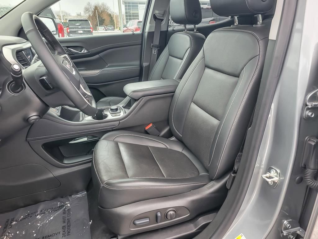 2023 GMC ACADIA - Image 8