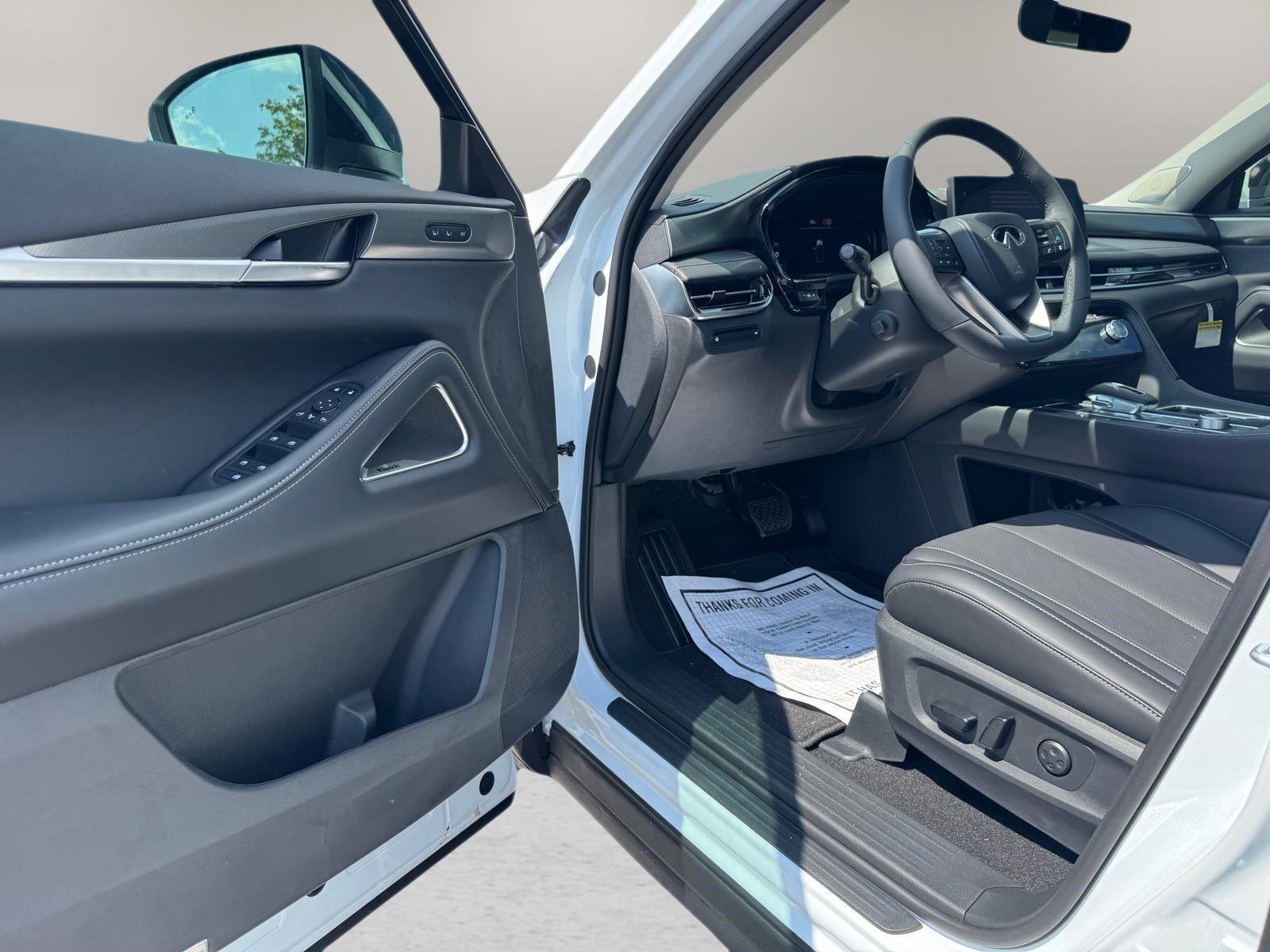 New 2027 Radiant White INFINITI Luxe AWD image 19