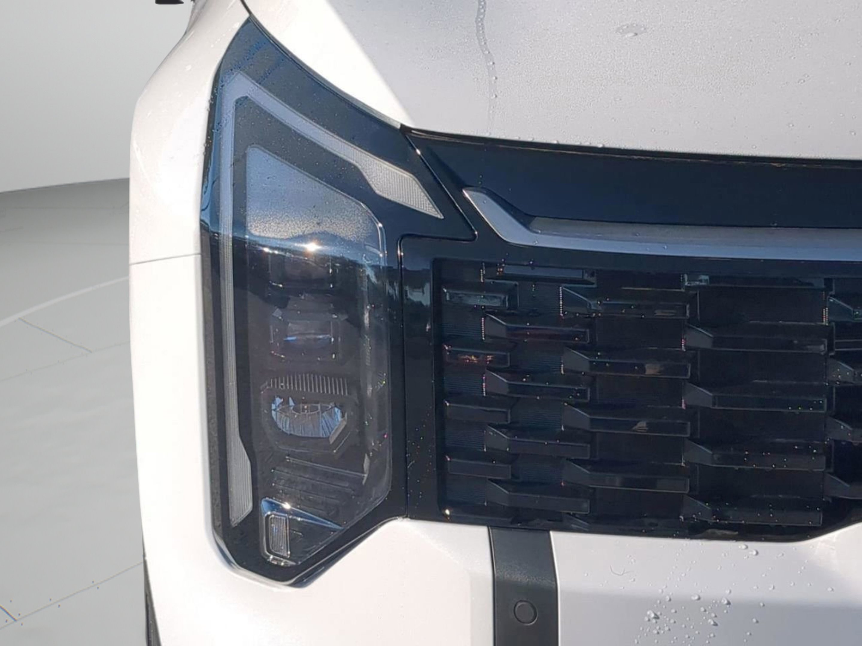 New 2026 Glacial White Pearl Kia EX image 11
