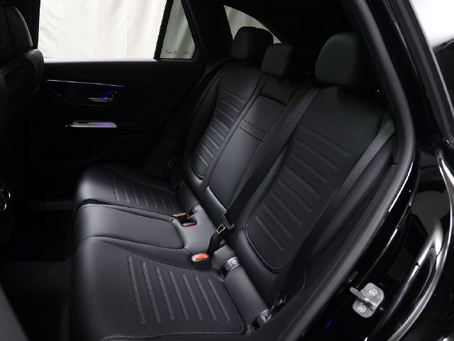 New 2027 Black Mercedes-Benz GLC 300 image 12