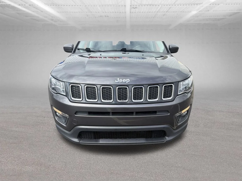 Certified Used 2021 Granite Crystal Clearcoat Metallic Jeep Latitude image 16