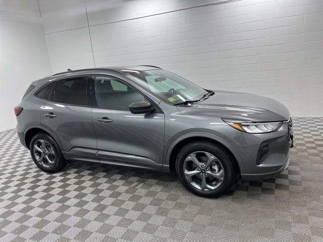 Used 2023 Carbonized Gray Metallic Ford ST-Line image 4