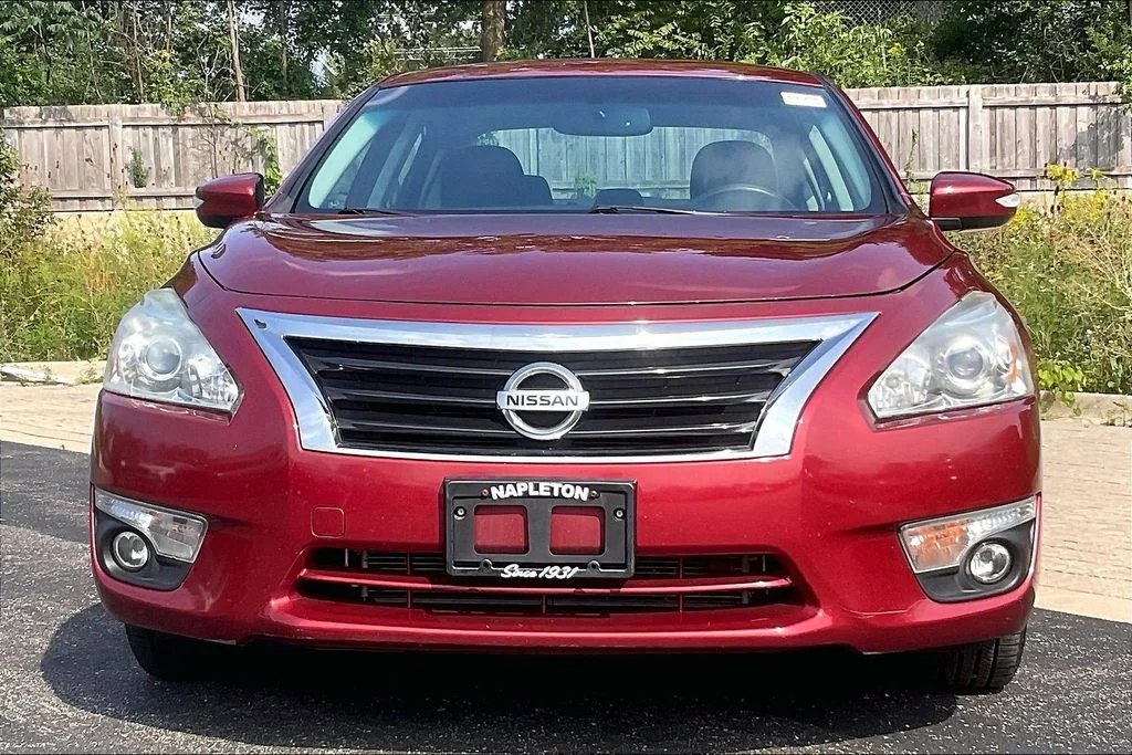 Used 2014 Nissan Altima SV with VIN 1N4AL3AP3EN232939 for sale in Palatine, IL