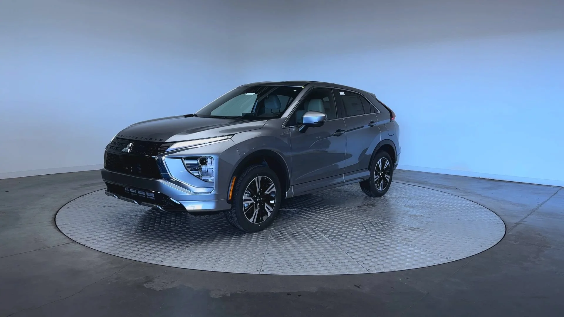 New 2026 Mercury Gray Metallic Mitsubishi SEL image 4