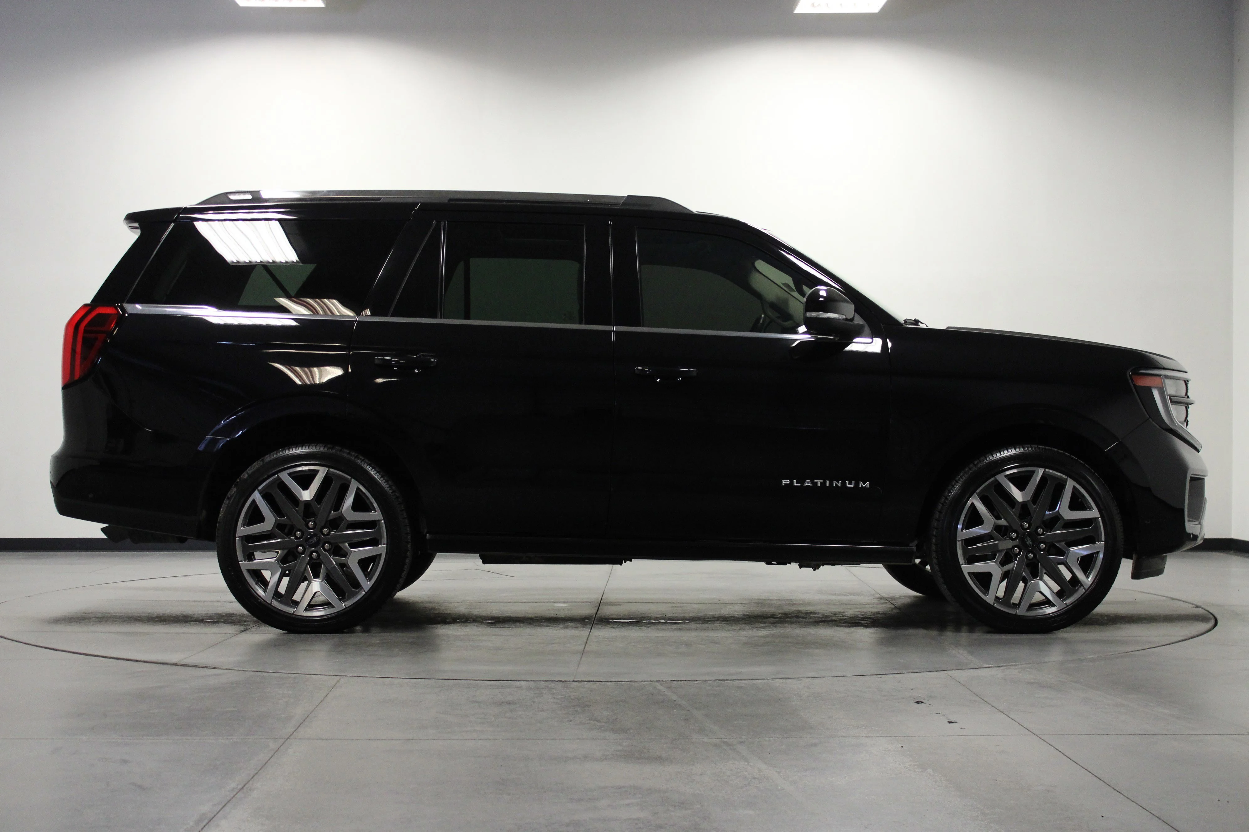Used 2025 Agate Black Metallic Ford Platinum image 3