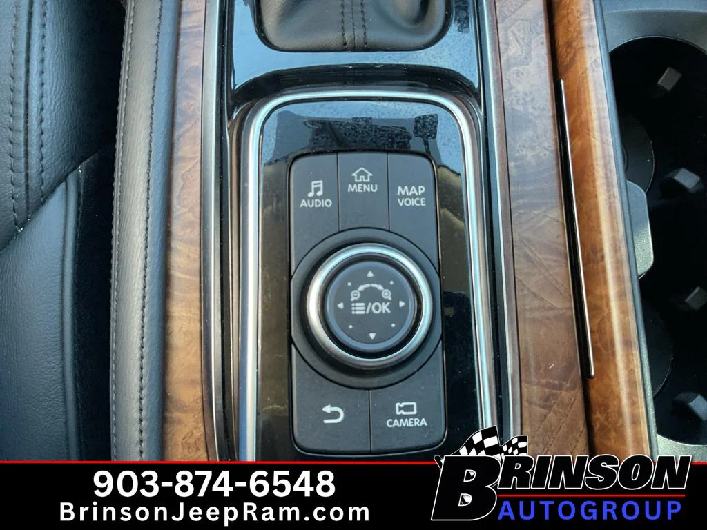 Used 2024 Aspen White Tricoat Nissan SL image 33