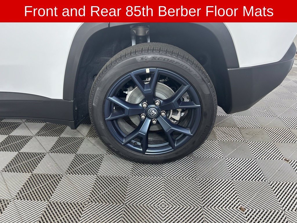 New 2026 Bright White Clear-Coat Exterior Paint Jeep Laredo image 19