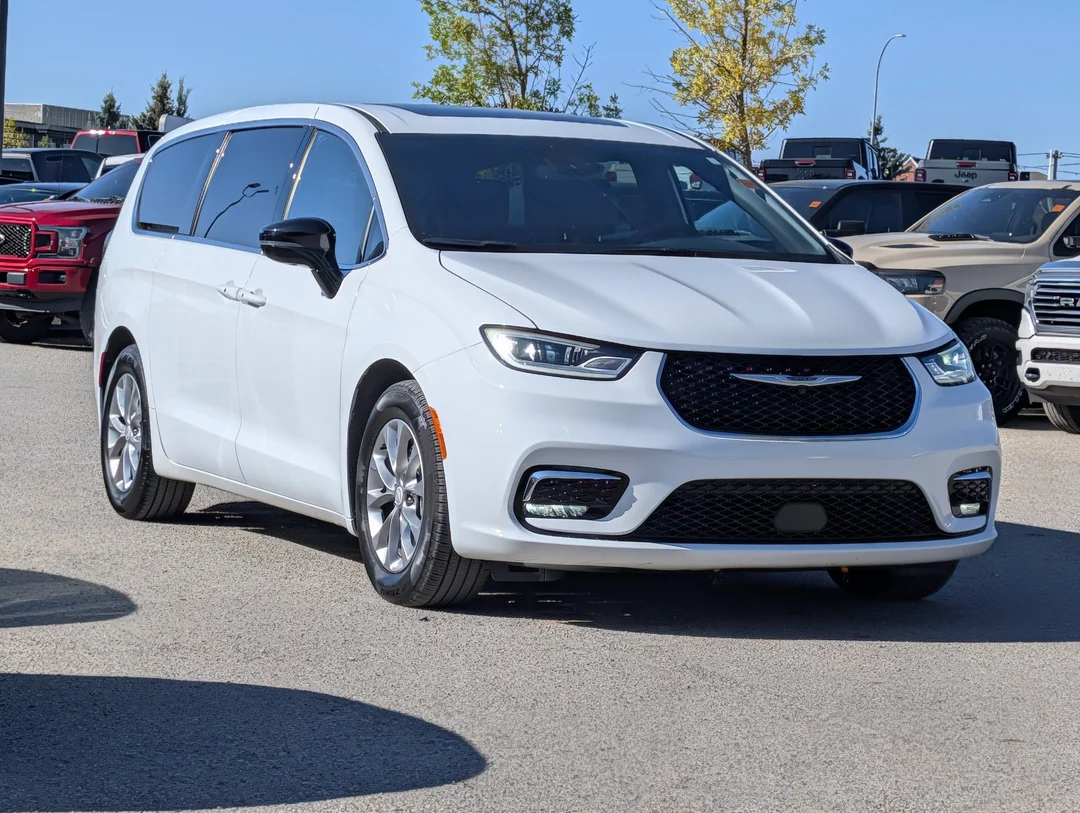 Used 2026 White Chrysler Limited - Nappa Leather - Heated Wheel - Remote Start - Panoramic Sunroof & More image 2