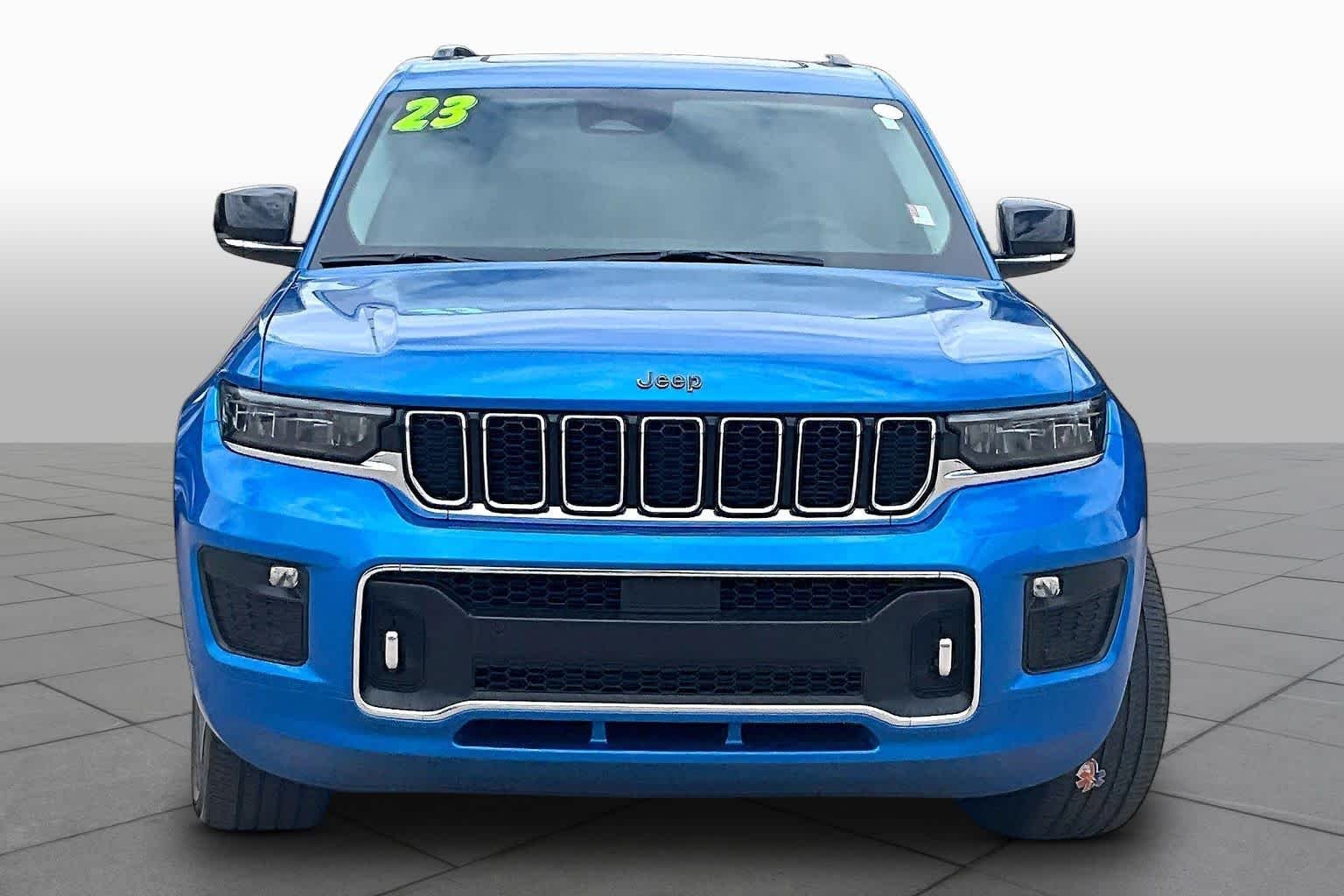 Used 2023 Hydro Blue Pearlcoat Jeep Overland image 4