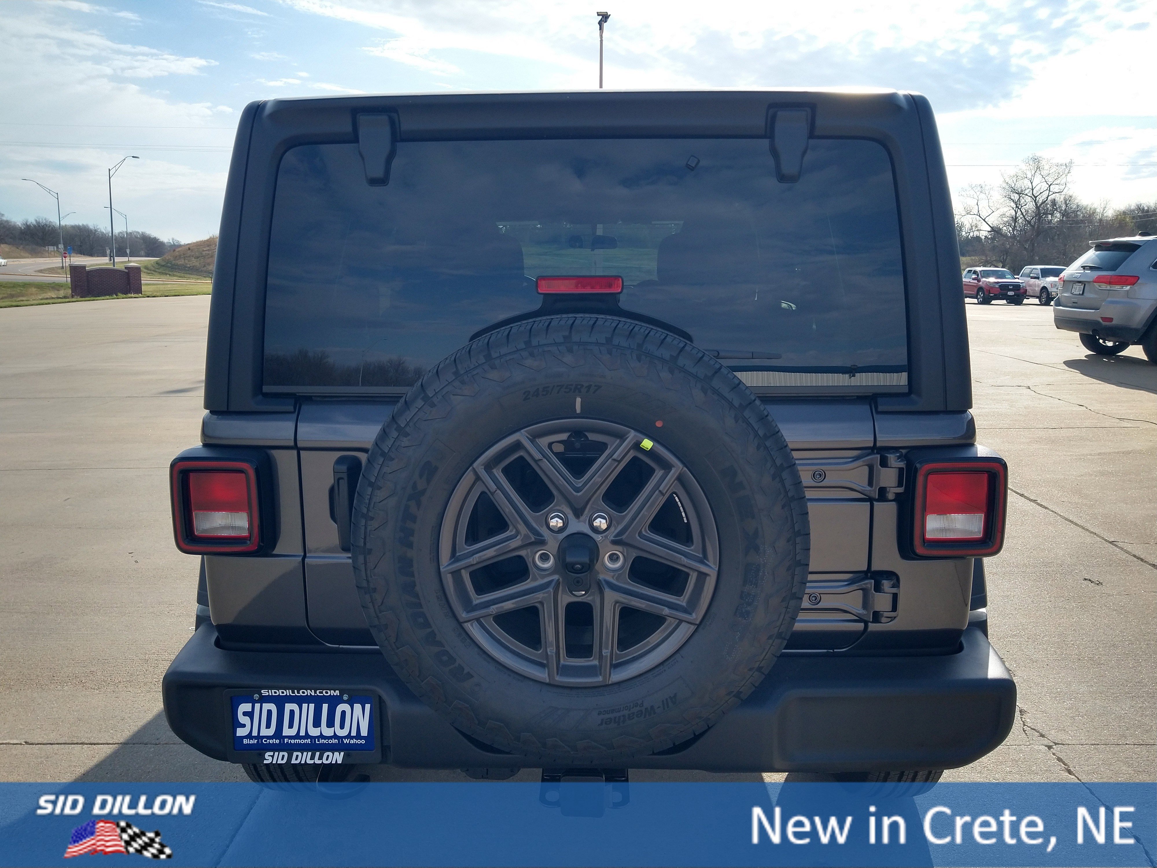 New 2026 Granite Crystal Metallic Clear-Coat Exterior Paint Jeep Sport image 15