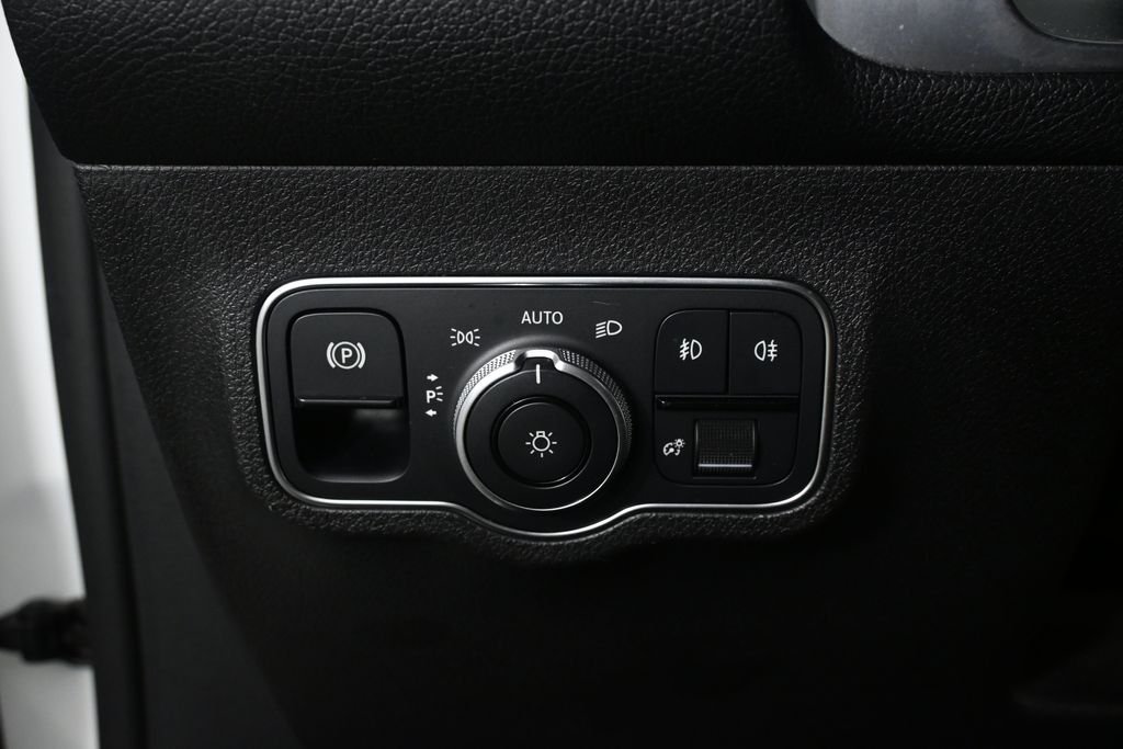 Certified Used 2022 White Mercedes-Benz GLB 250 image 8