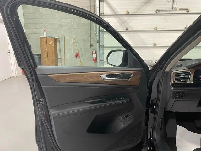 New 2025 Black Volkswagen 2.0T SE w/Technology image 9
