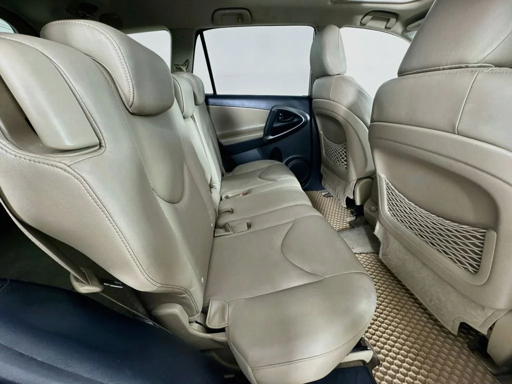 Used 2009 Sandy Beach Metallic Toyota Limited image 31