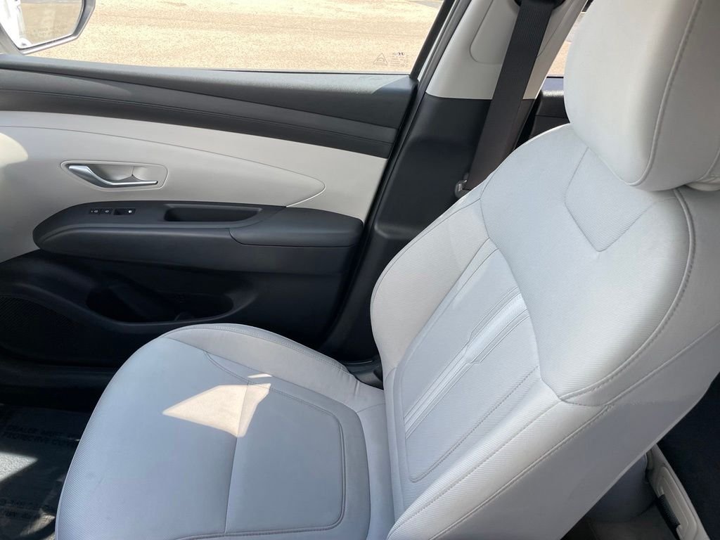 Used 2025 White Hyundai SEL image 18