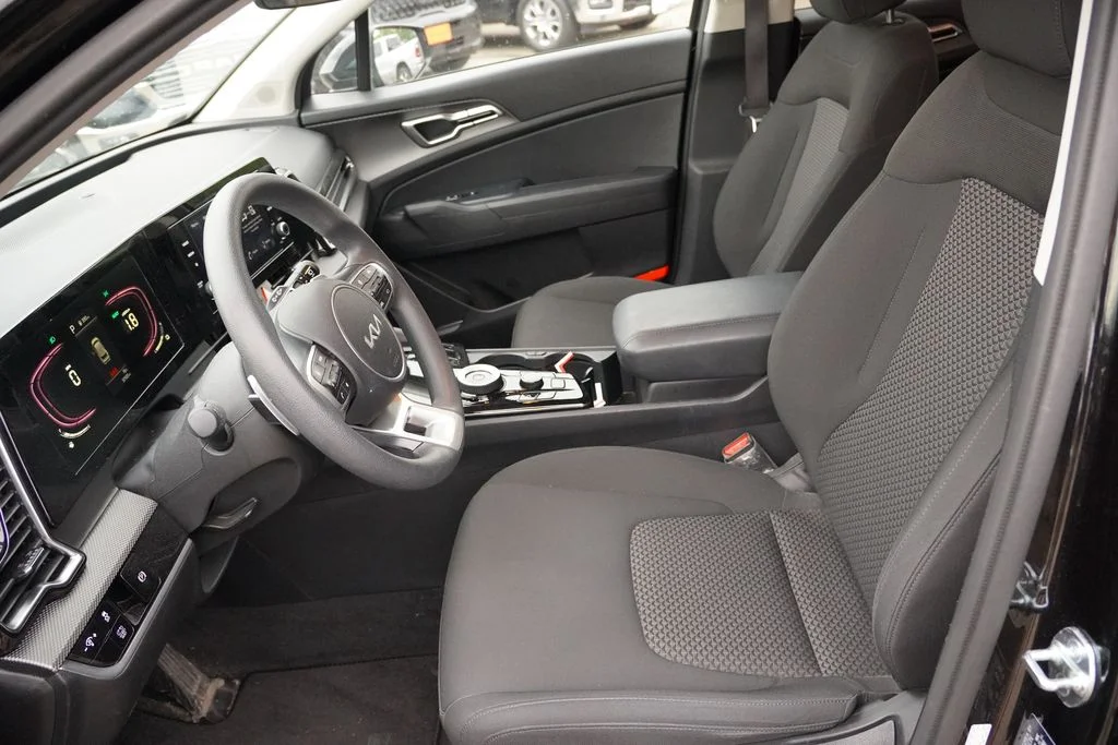 Used 2023 Fusion Black Kia LX image 4