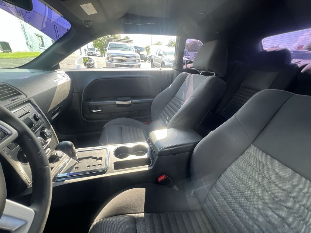 Used 2014 White Dodge SXT image 11