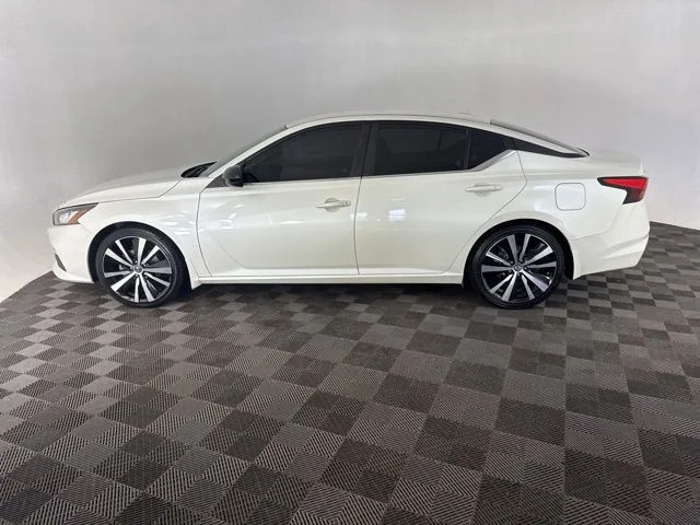 Used 2020 White Nissan 2.5 SR image 8