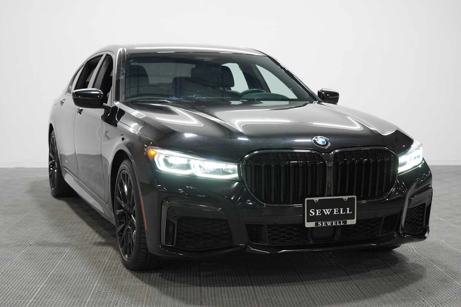 Used 2020 Black Sapphire Metallic BMW 740i xDrive image 3