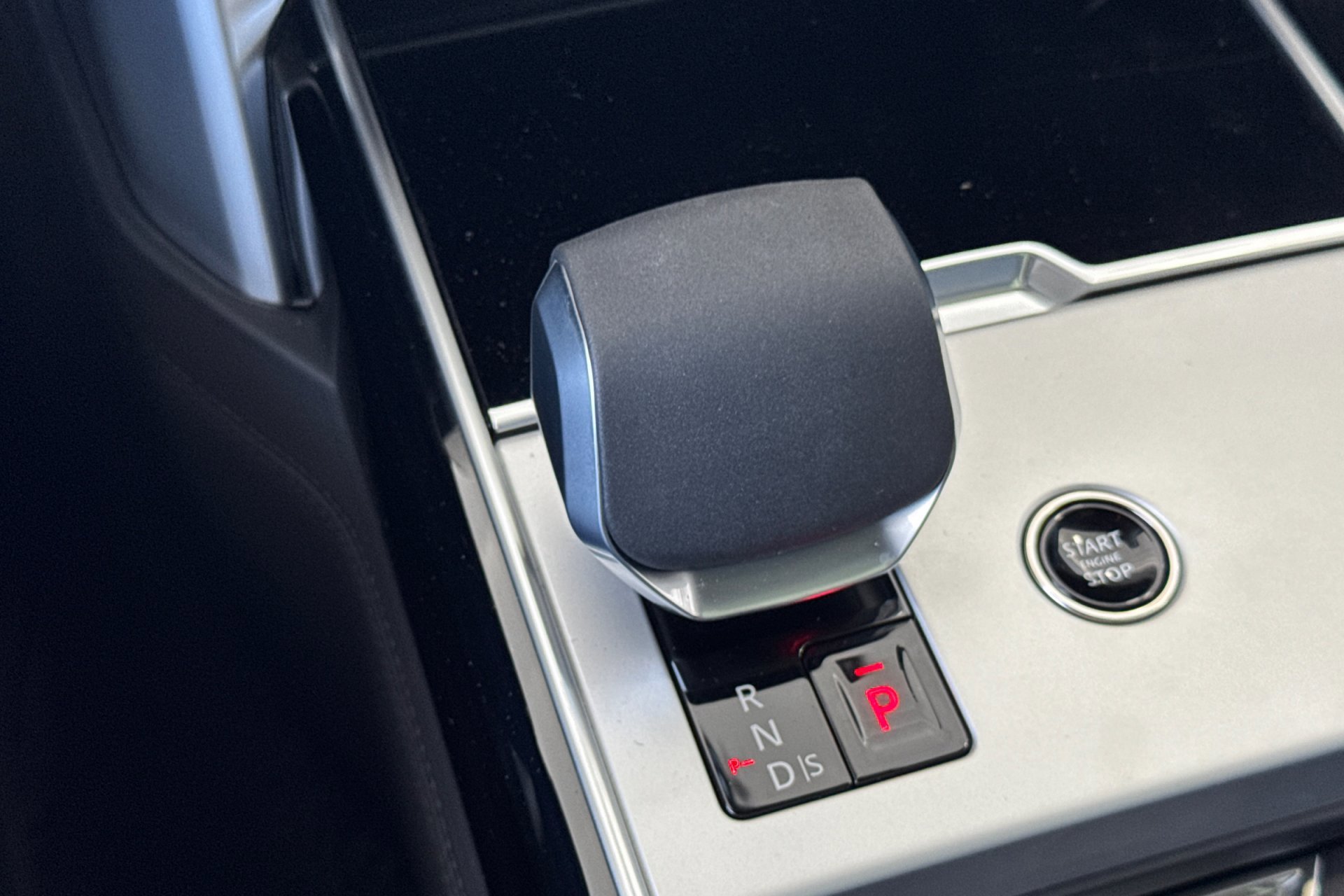 2026 Land Rover Range Rover SE - Photo 25