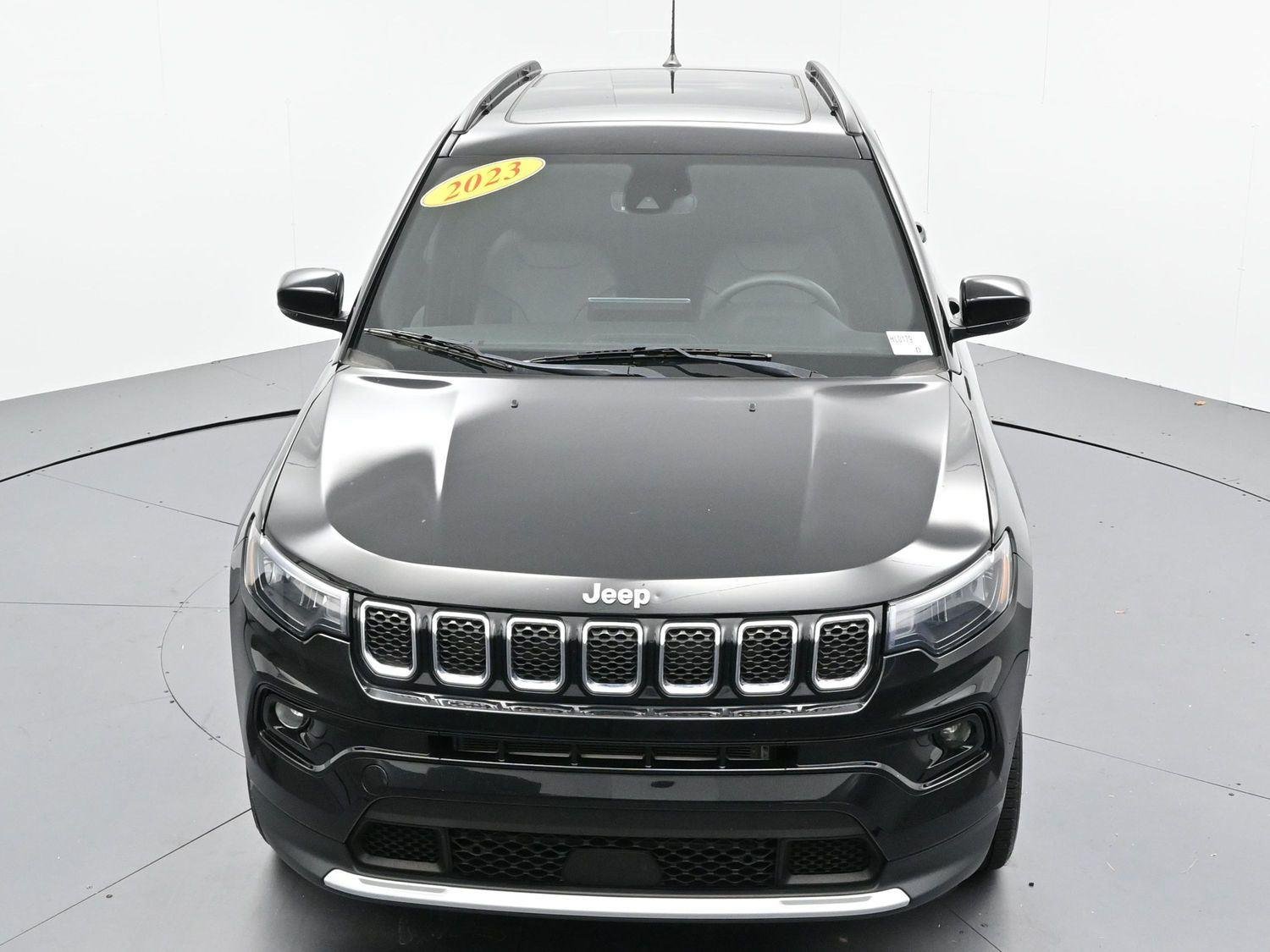 Used 2023 Diamond Black Crystal Pearlcoat Jeep Limited image 41