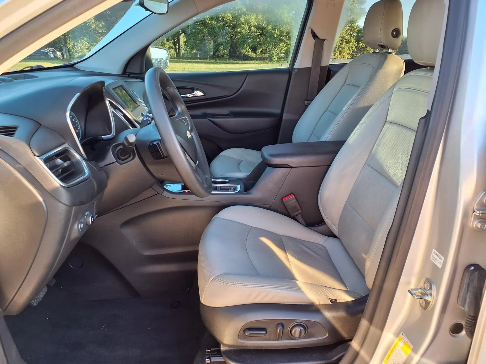 Used 2020 Silver Ice Metallic Chevrolet LT image 21