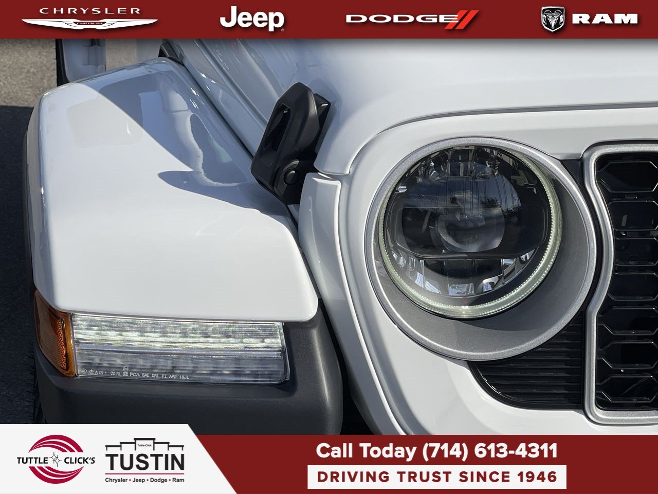 New 2026 Bright White Clear-Coat Exterior Paint Jeep Sahara image 7
