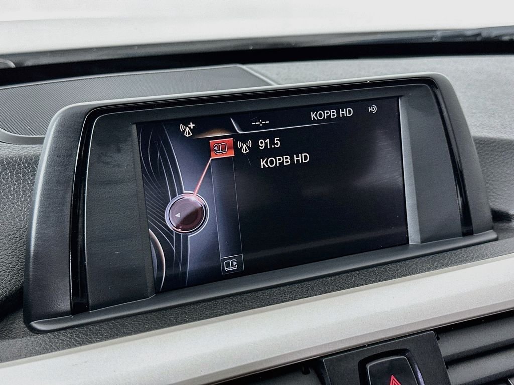 Used 2015 Alpine White BMW 320i image 14