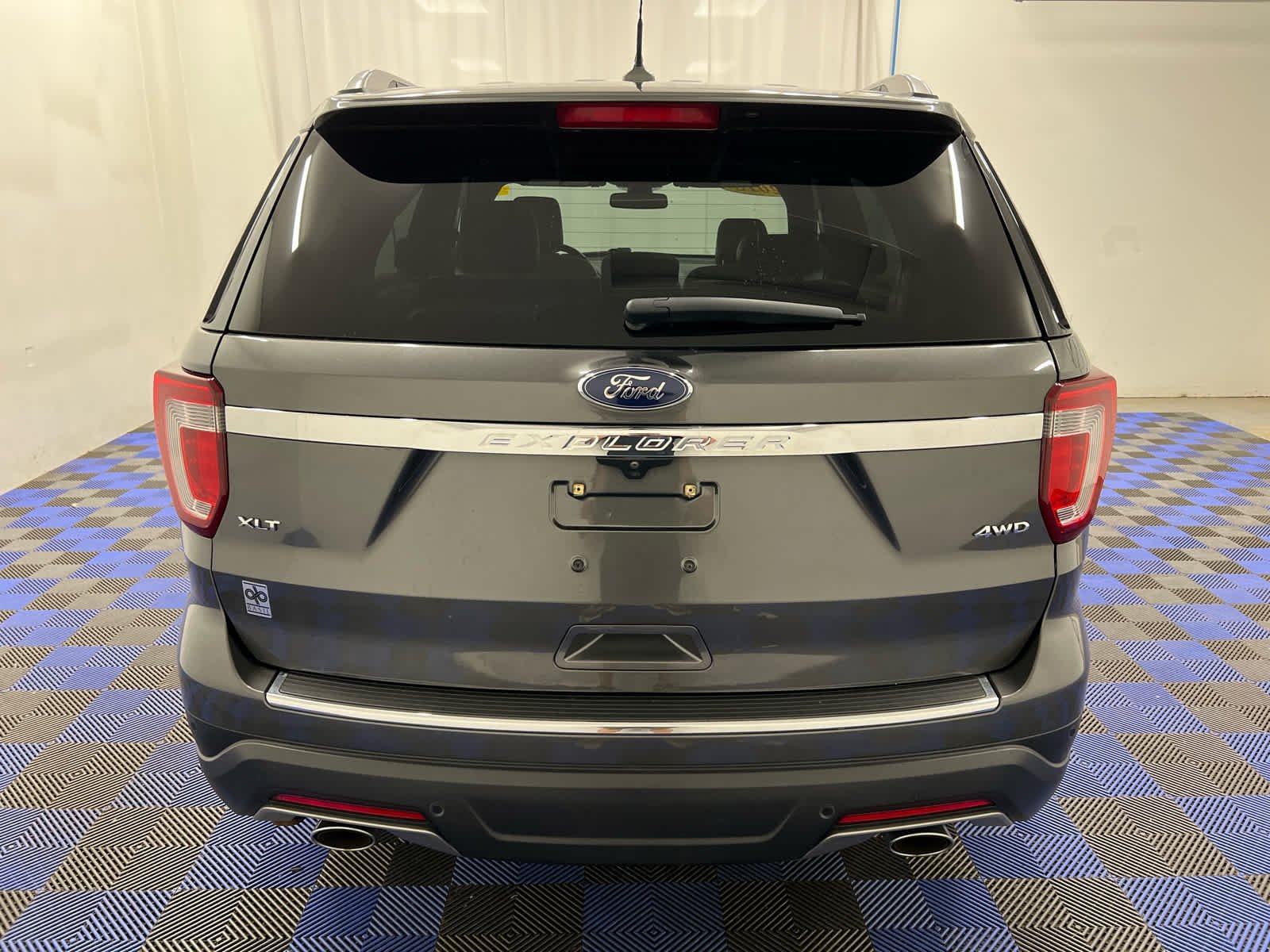 Used 2018 Magnetic Metallic Ford XLT image 8