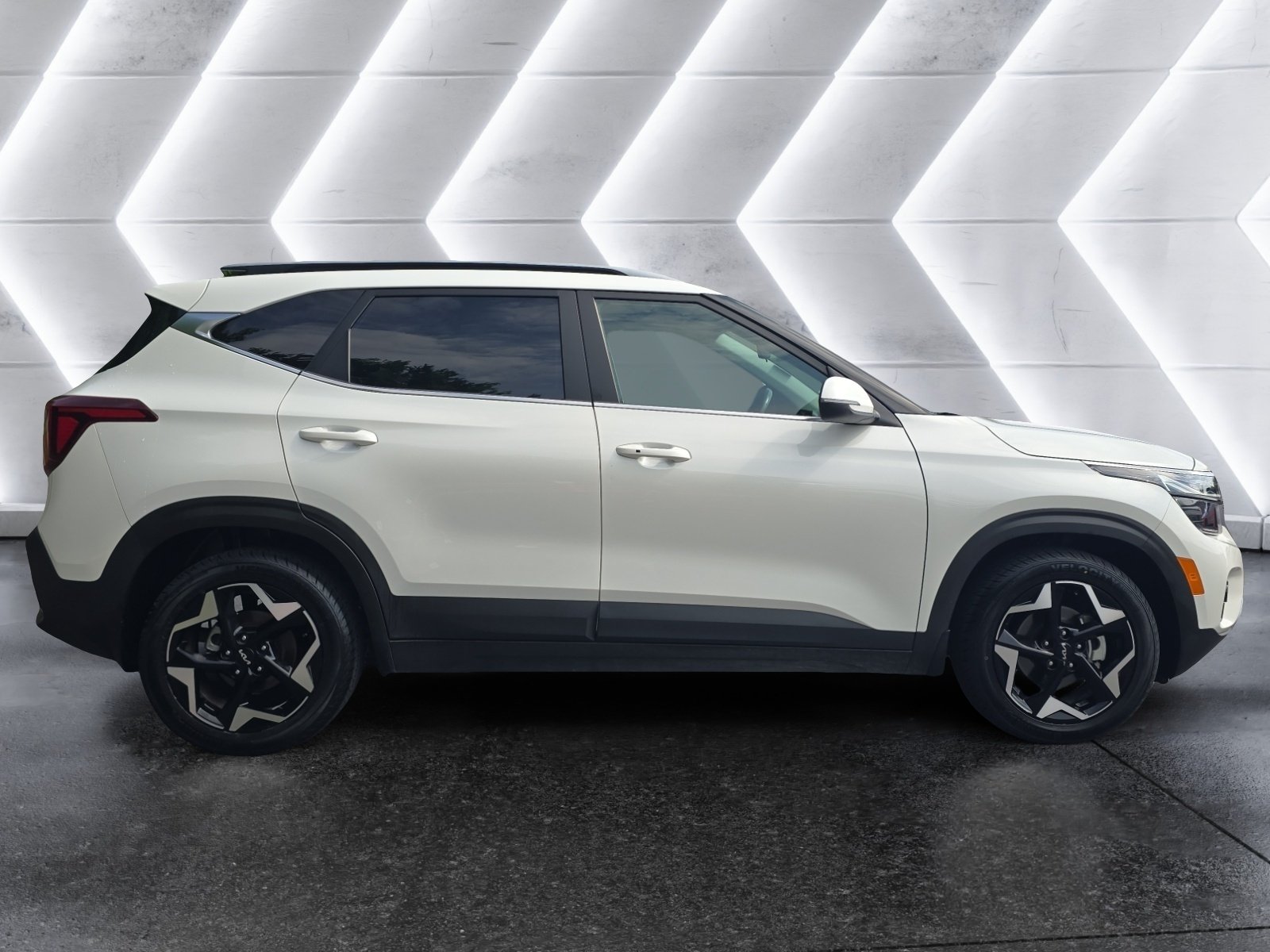 Used 2024 White Kia EX image 6