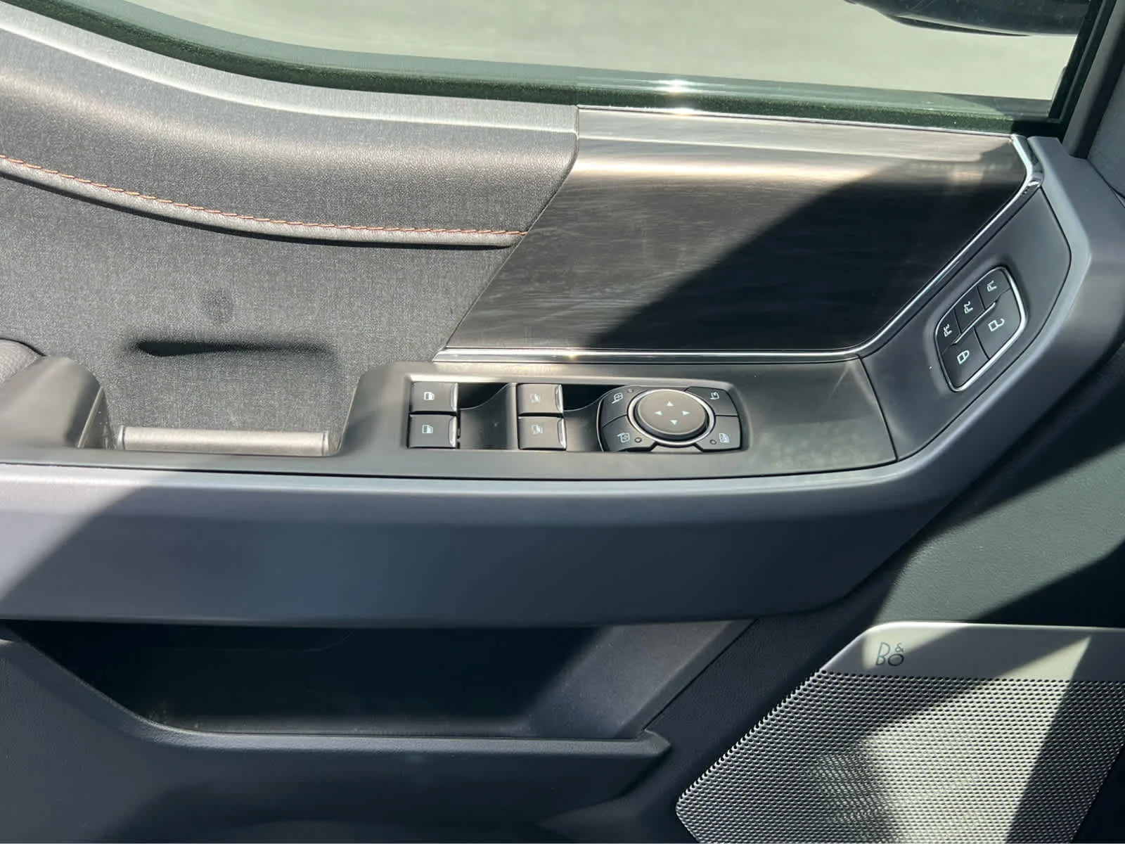 Used 2025 Light Blue Clearcoat Metallic Ford LARIAT image 32