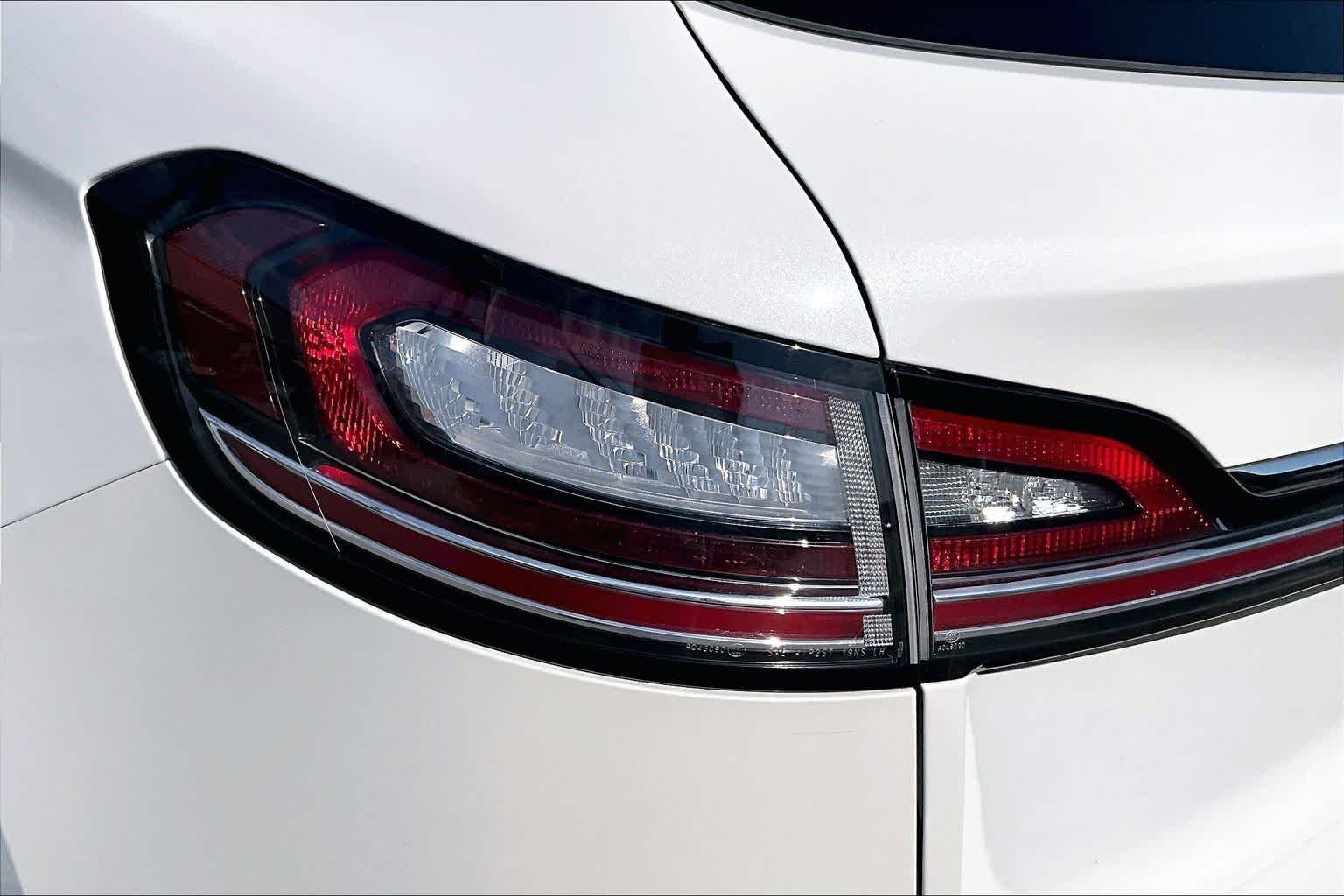 Used 2022 Pristine White Lincoln Reserve image 26