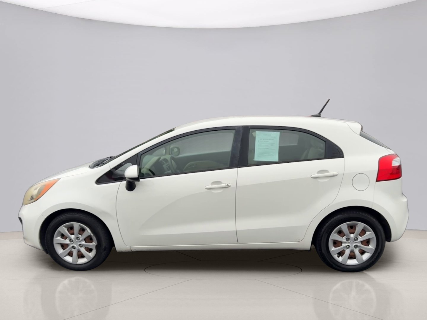 Used 2012 White Kia EX image 2