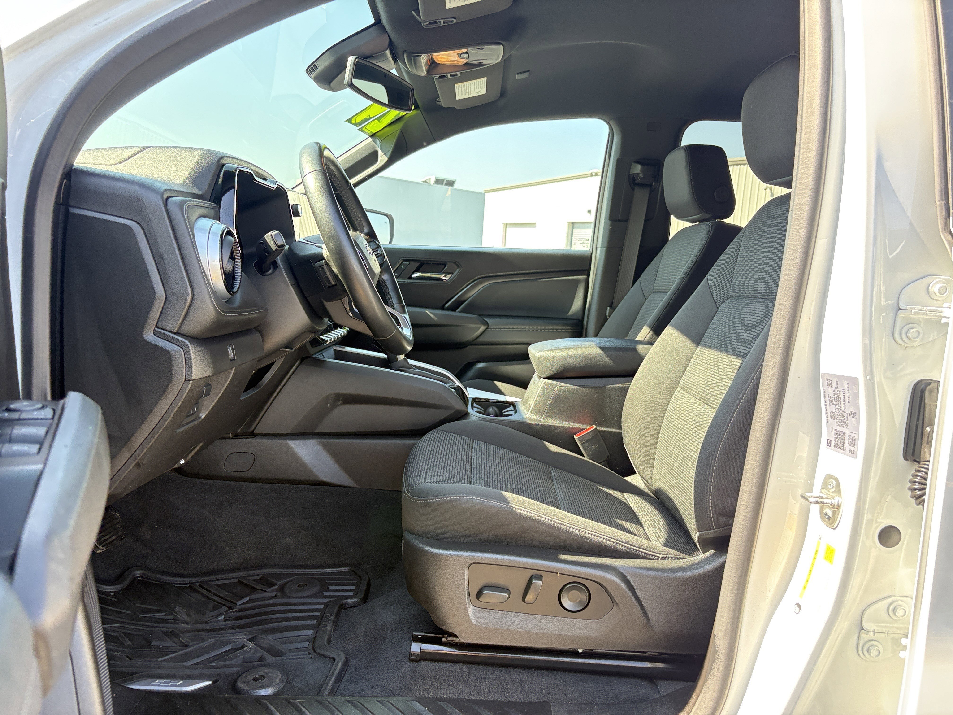 Used 2024 Summit White Chevrolet LT image 5