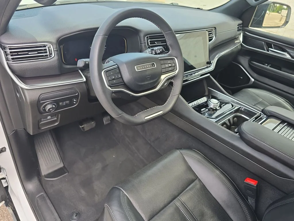 Used 2023 White Jeep Base image 16