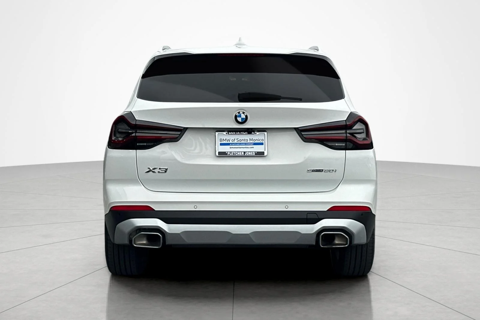 Used 2024 Alpine White BMW sDrive30i image 4