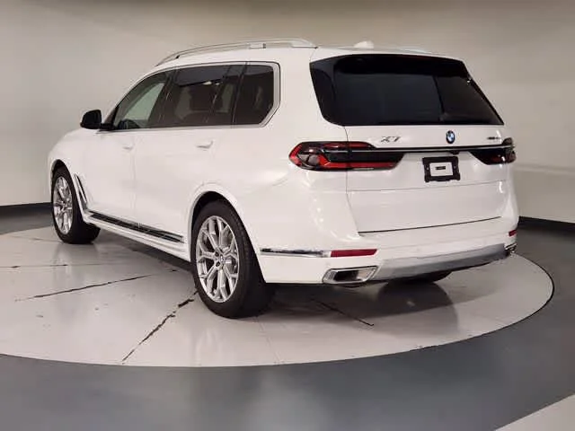 Used 2025 Alpine White BMW xDrive40i image 6