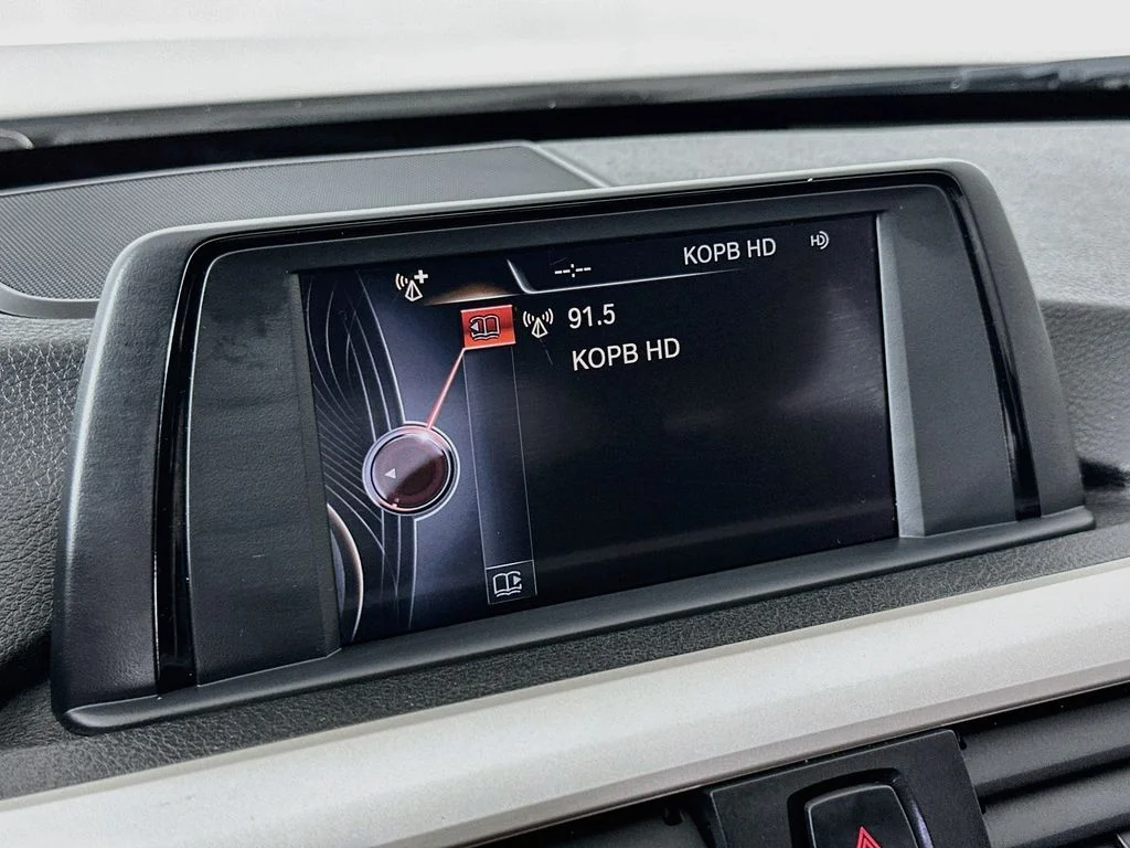 Used 2015 Alpine White BMW 320i image 14
