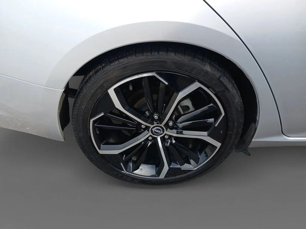Used 2024 Silver Nissan 2.5 SR image 10