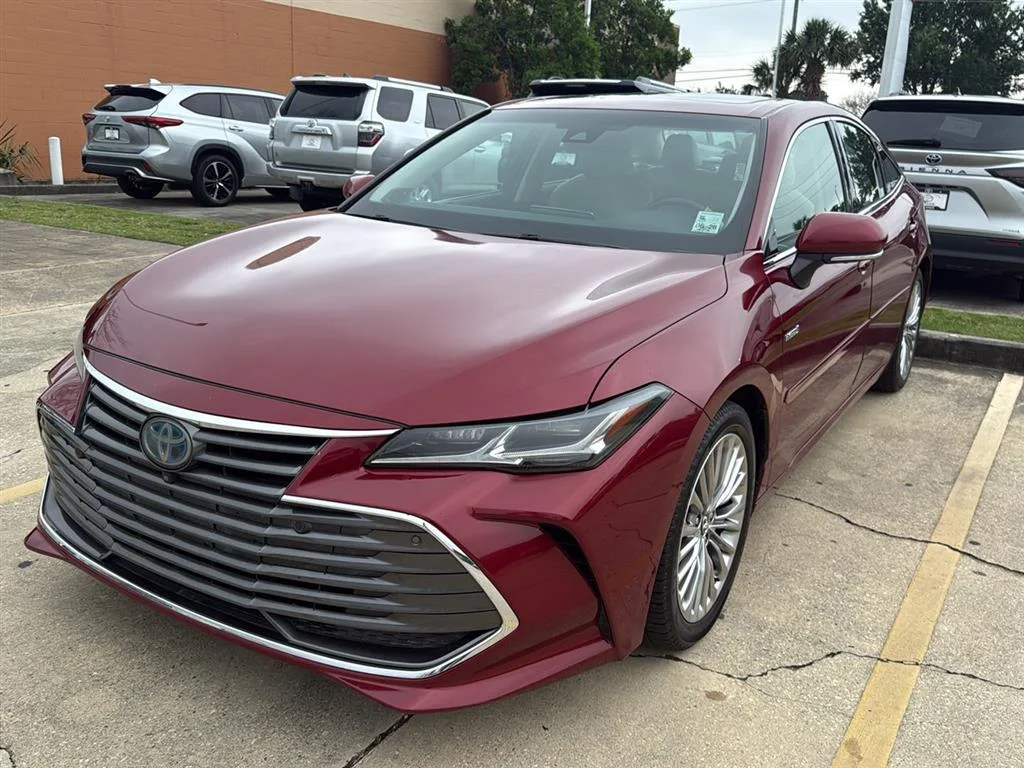 2019 Toyota Avalon Limited Hybrid's photo